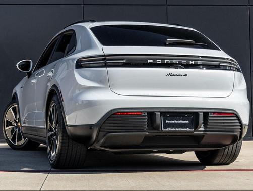 2025 Porsche Macan 4