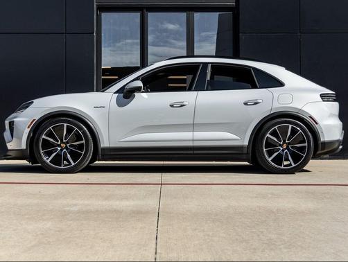 2025 Porsche Macan 4