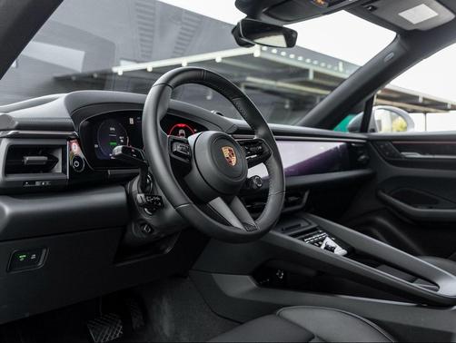 2025 Porsche Macan 4