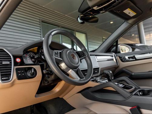 2023 Porsche Cayenne Platinum Edition
