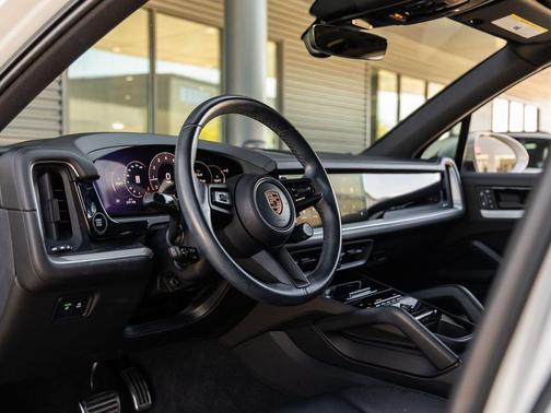 2024 Porsche Cayenne S