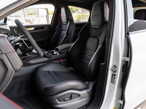 2025 Porsche Cayenne GTS