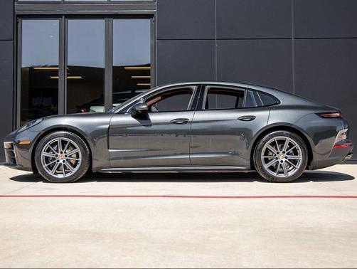 2025 Porsche Panamera 