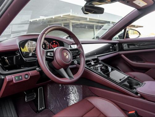 2025 Porsche Panamera 