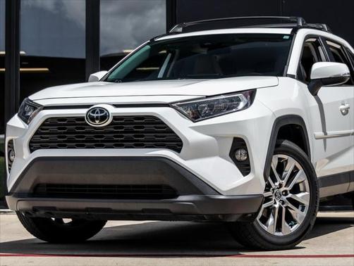 2020 Toyota RAV4 XLE Premium