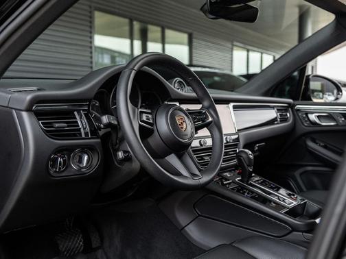 2025 Porsche Macan T