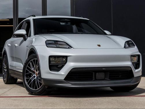 2026 Porsche Macan 4