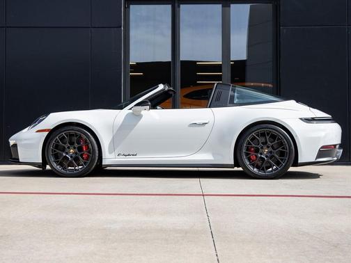 2025 Porsche 911 Targa 4 GTS