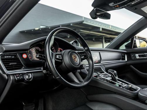 2022 Porsche Panamera 4 Platinum Edition