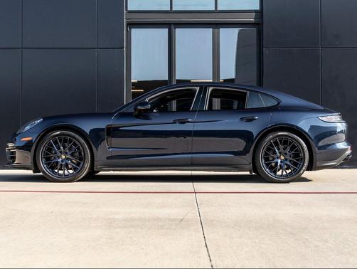 2022 Porsche Panamera 4 Platinum Edition