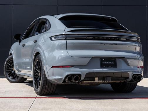 2025 Porsche Cayenne GTS