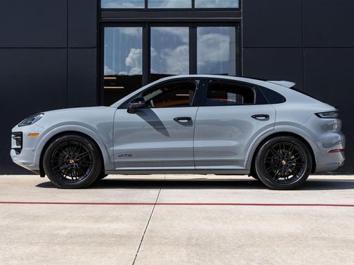 2025 Porsche Cayenne GTS