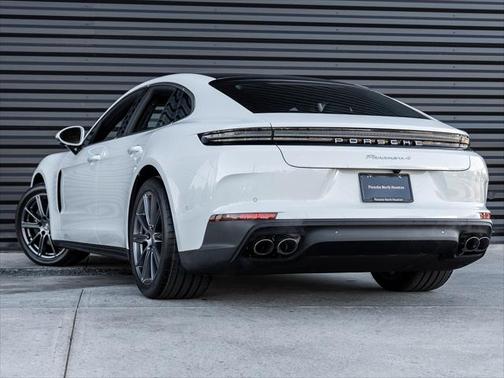 2025 Porsche Panamera 4