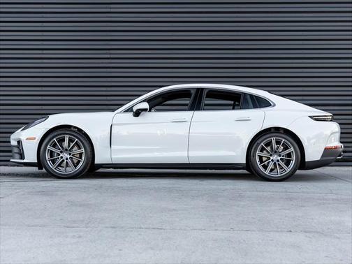 2025 Porsche Panamera 4