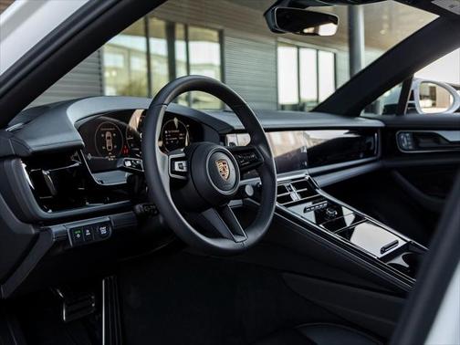 2025 Porsche Panamera 4