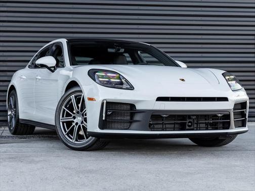 2025 Porsche Panamera 4