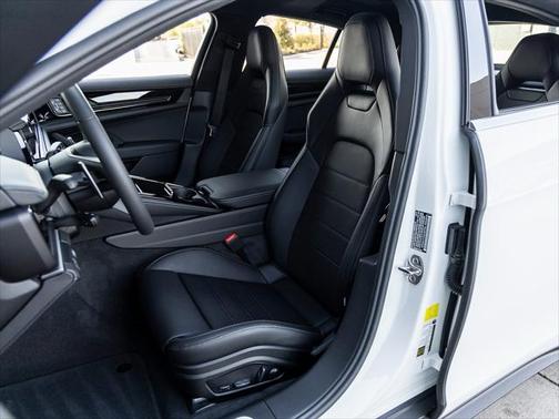 2025 Porsche Panamera 4