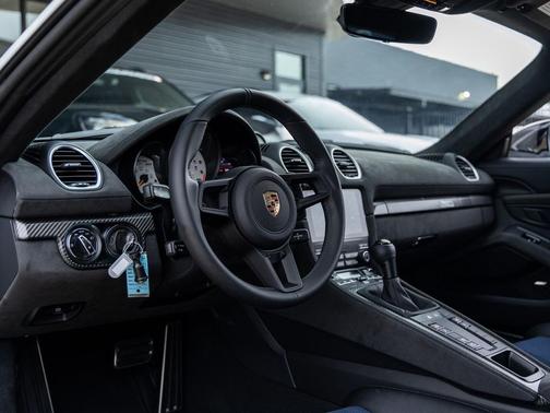 2025 Porsche 718 Cayman GT4 RS