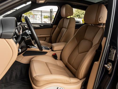 Night Blue Metallic 2021 Porsche Macan