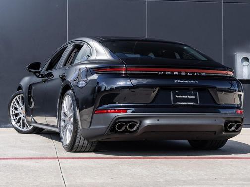 2026 Porsche Panamera 4