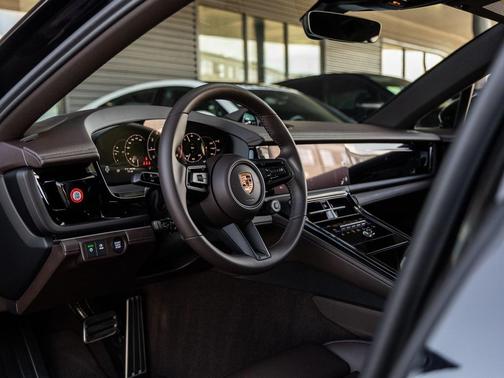 2026 Porsche Panamera 4