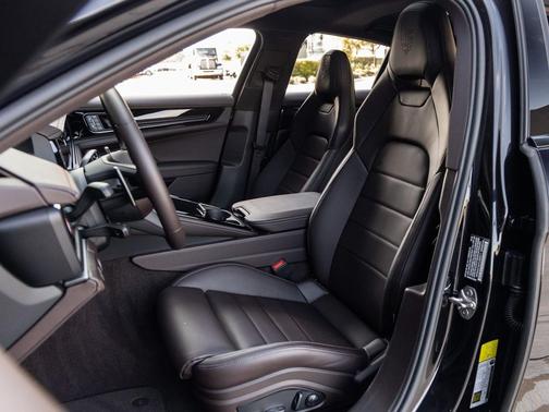 2026 Porsche Panamera 4