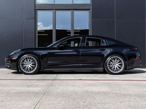 2026 Porsche Panamera 4