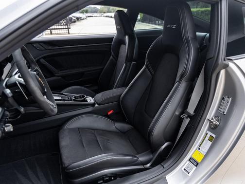 2024 Porsche 911 Carrera GTS