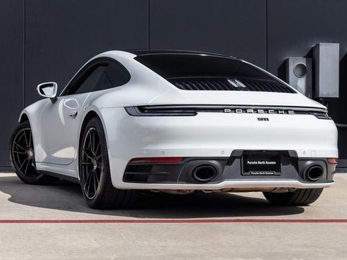 2020 Porsche 911 Carrera