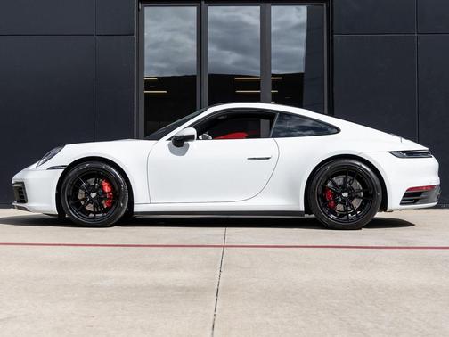2020 Porsche 911 Carrera