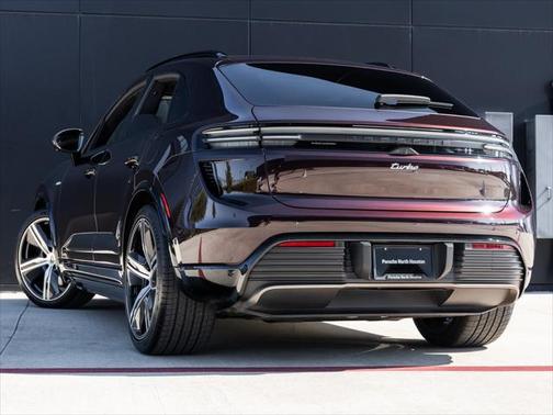 2024 Porsche Macan Turbo