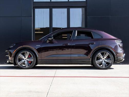 2024 Porsche Macan Turbo