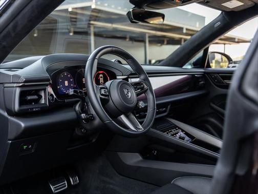 2024 Porsche Macan Turbo