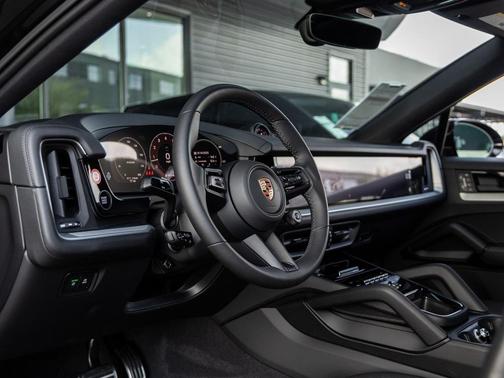2025 Porsche Cayenne S