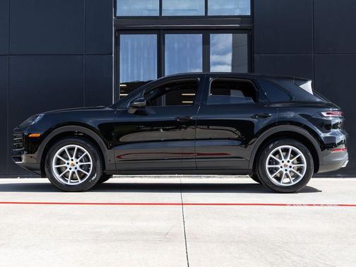 Chromite Black Metallic 2026 Porsche Cayenne Cayenne