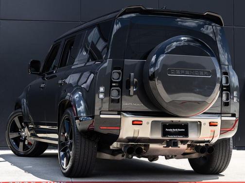 Carpathian Grey Premium Metallic 2024 Land Rover Defender 110 P400 X