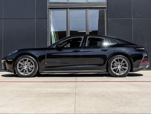 2026 Porsche Panamera 4