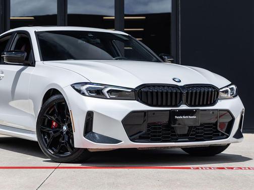 Mineral White Metallic 2025 BMW 330 330i