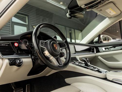 2018 Porsche Panamera 4