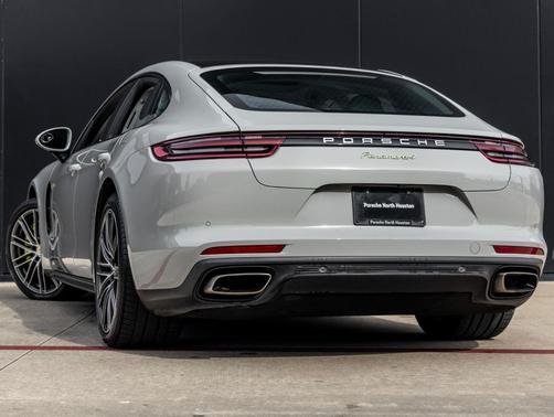 2018 Porsche Panamera 4