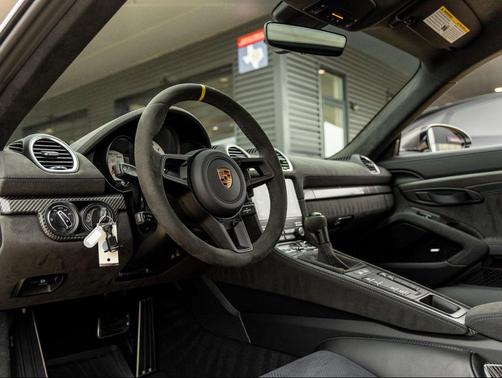 2025 Porsche 718 Cayman GT4 RS