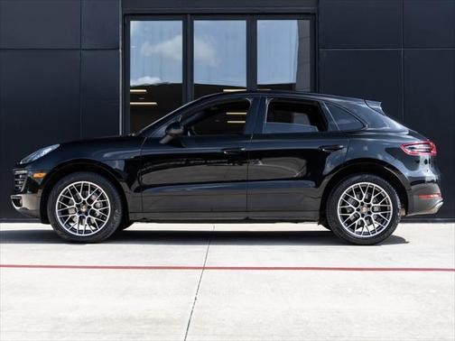2017 Porsche Macan Base