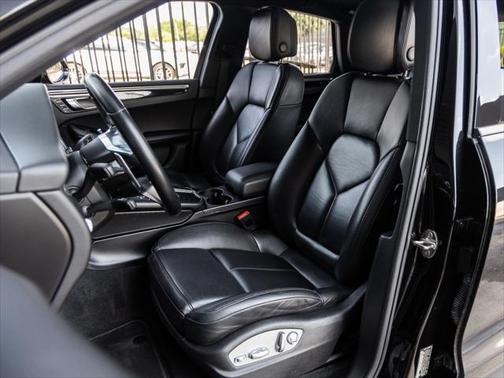 2017 Porsche Macan Base