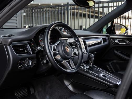 2017 Porsche Macan Base
