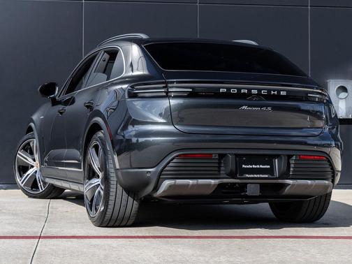 2025 Porsche Macan 4S