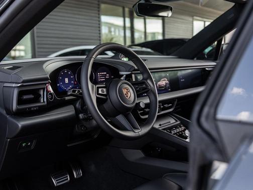 2025 Porsche Macan 4S