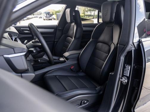 2025 Porsche Macan 4S