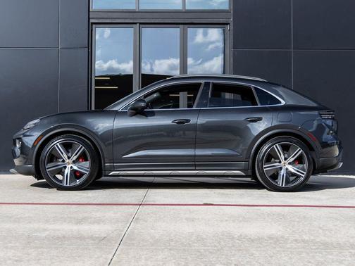 2025 Porsche Macan 4S