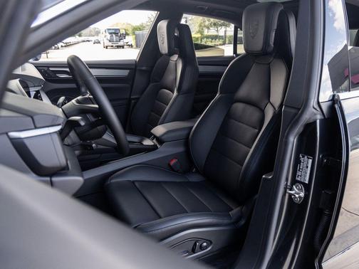 2025 Porsche Macan 4S