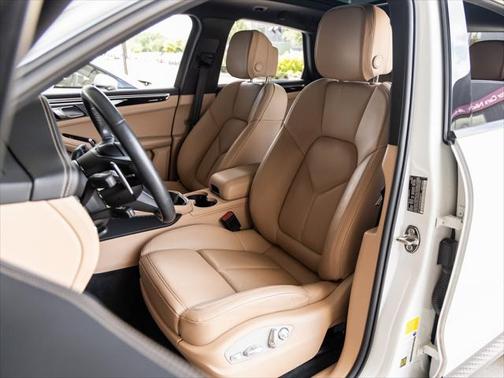 2022 Porsche Macan Base